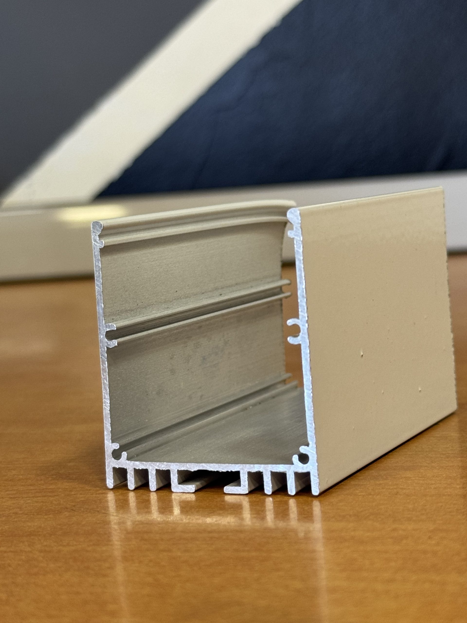 پارس آلومینیوم مومنی